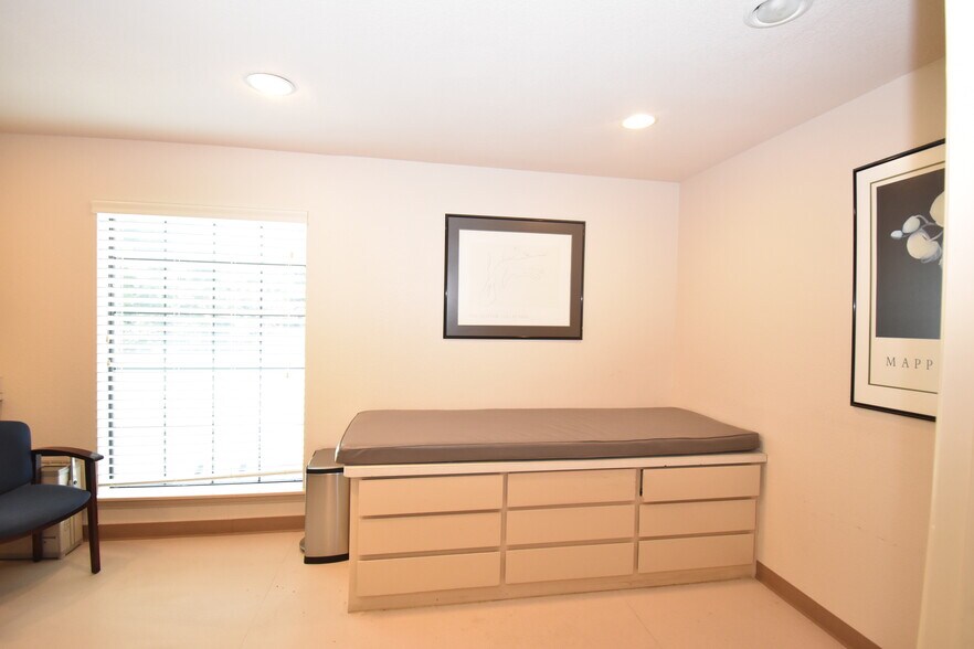 More Photos Of 2612 Harwood Rd, Bedford Medical For Sale