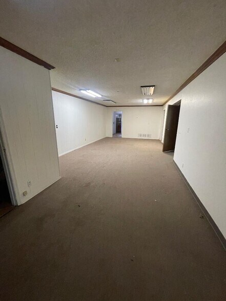 More Photos Of 1315 24th Ave SW, Norman Freestanding For Lease