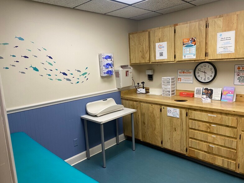 More Photos Of 1395 West Bay Dr, Largo Medical For Sale