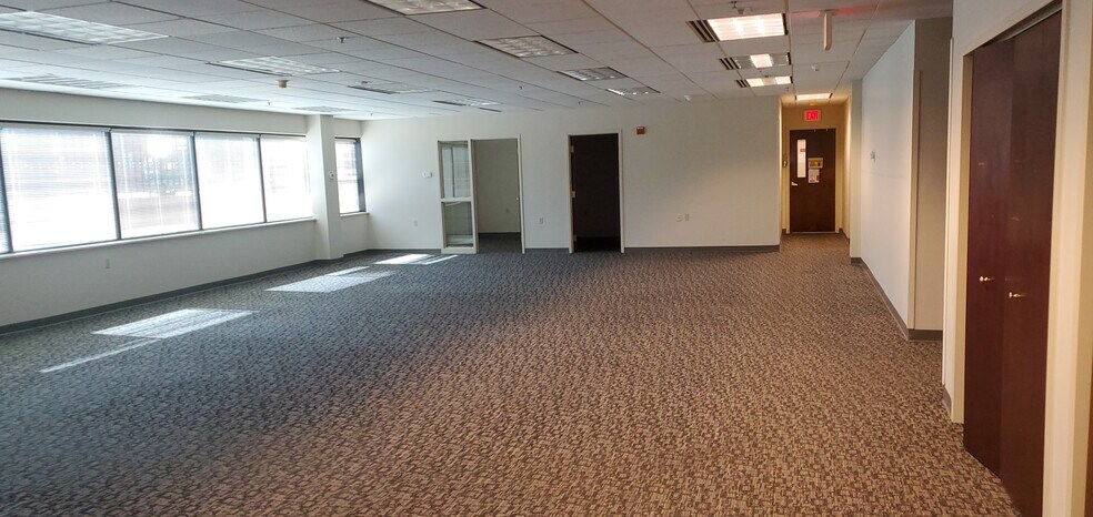 More Photos Of 1711-1715 Broadway, Saugus Loft Creative Space For Lease