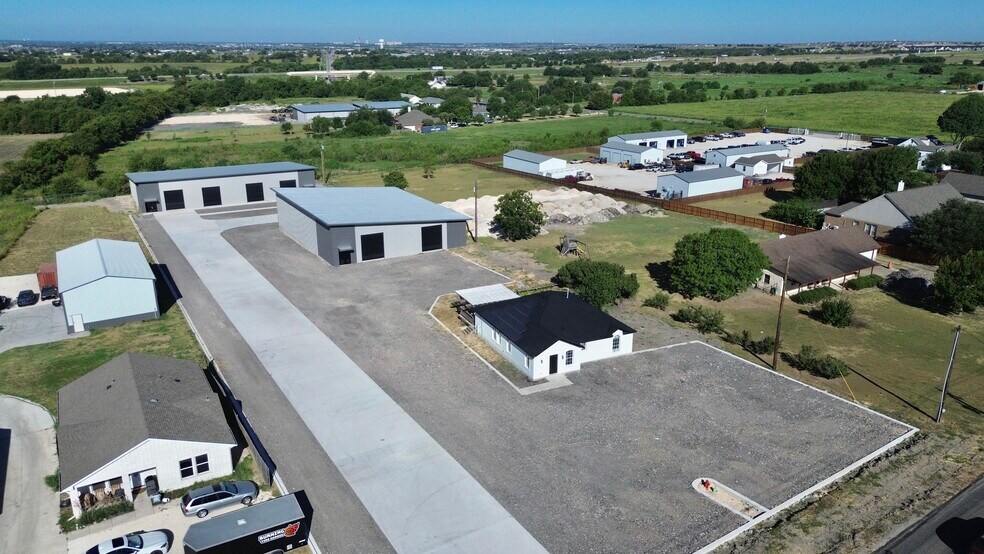 More Photos Of 1158 County Road 108, Hutto Warehouse For Lease