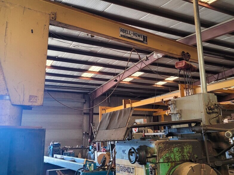 More Photos Of 1503 W Orrland Ave, Pixley Manufacturing For Sale