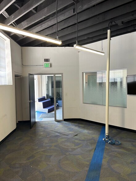 More Photos Of 1028 Park Ave W, Denver Office For Sale