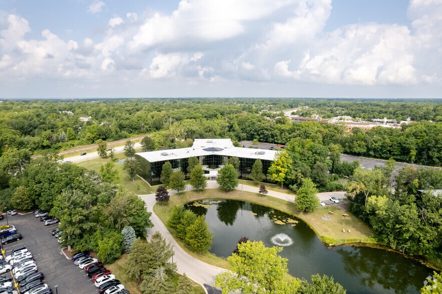 More Photos Of 2333 Waukegan Rd, Bannockburn Unknown For Lease