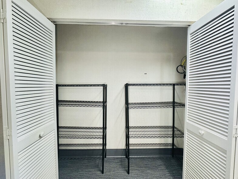 More Photos Of 1110 Brickell Ave, Miami Office For Sale