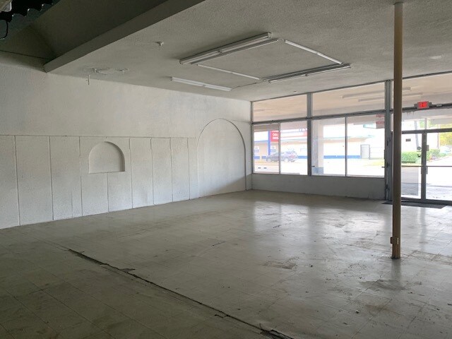 More Photos Of 7126 Lawndale St, Houston Storefront For Sale