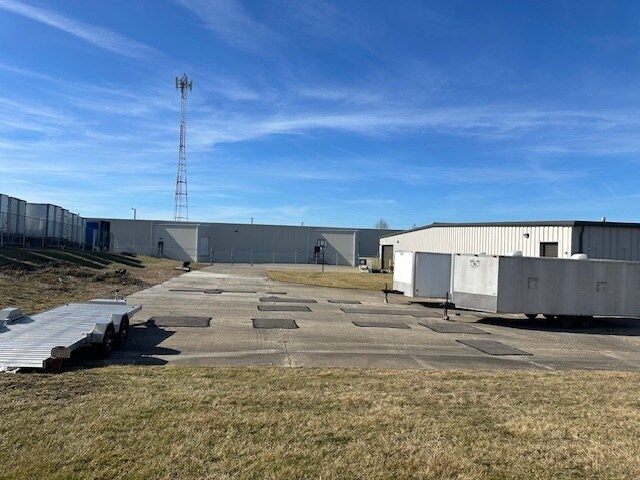 More Photos Of 13913 W Parkway Rd, Cleveland Warehouse For Lease