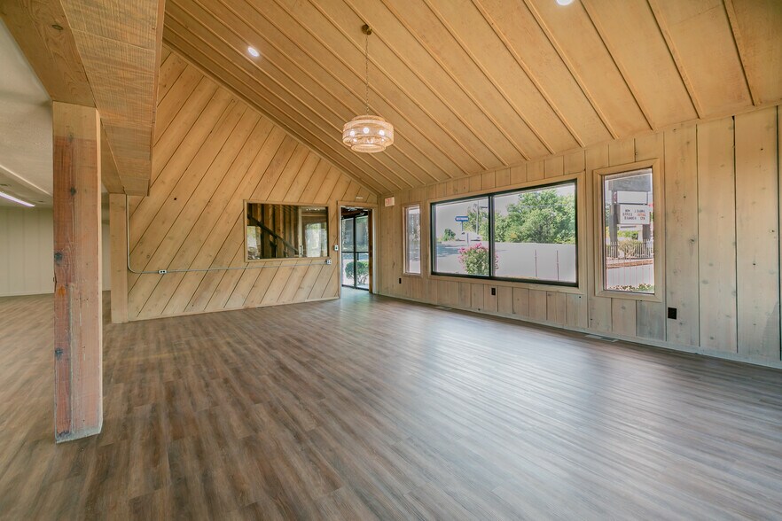 More Photos Of 1116 W Highway 76, Branson General Retail For Lease