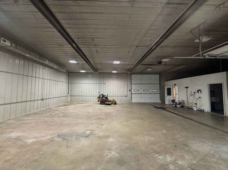More Photos Of 1005 N 9th Ave, Brandon Warehouse For Lease