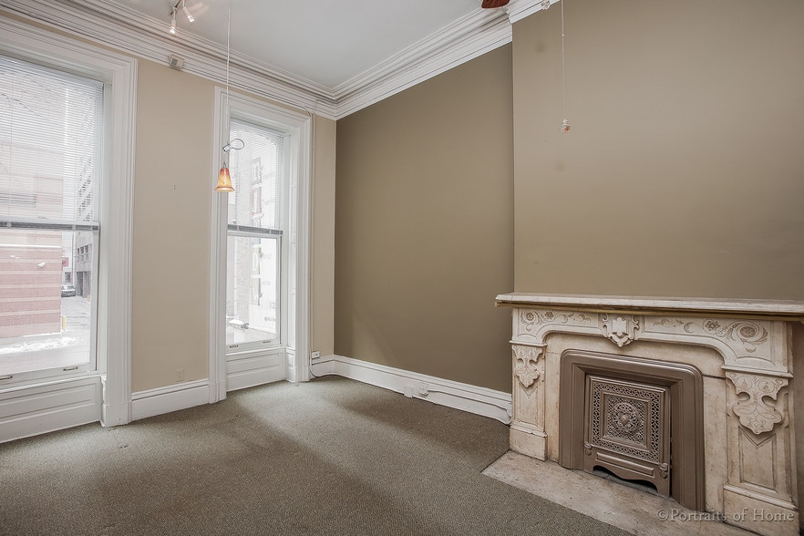 More Photos Of 16 W Ontario St, Chicago Storefront Retail Office For Lease