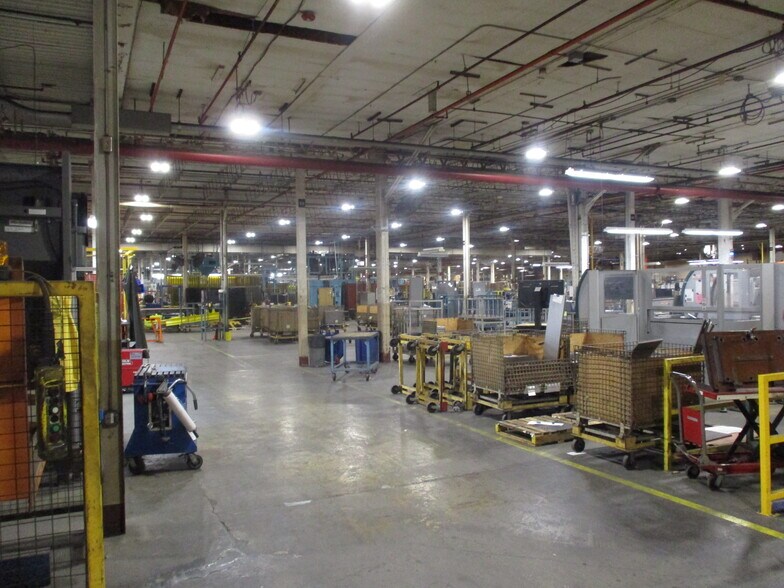 More Photos Of 2800 Estes St, Norton Shores Manufacturing For Sale