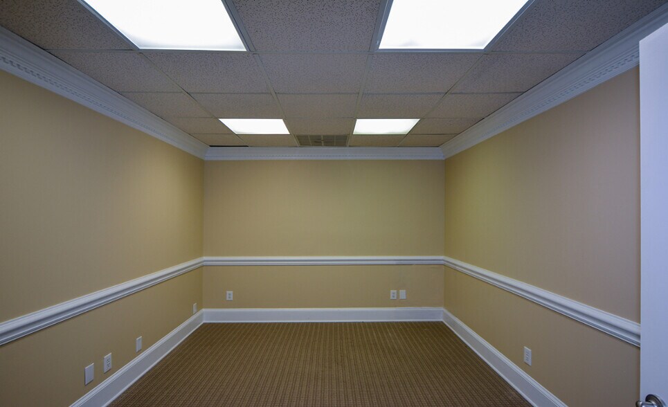 More Photos Of 8046 Roswell Rd, Atlanta Office For Sale