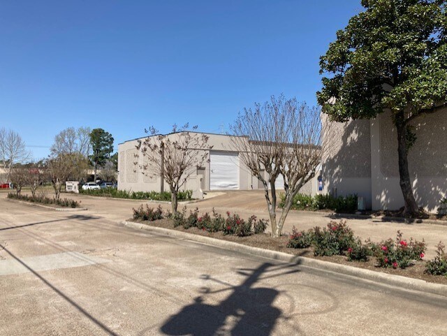 More Photos Of 3572-3580 E TC Jester Blvd, Houston Unknown For Lease