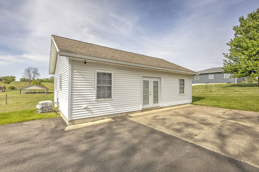 More Photos Of 719 Coshocton Ave, Mount Vernon Office For Sale