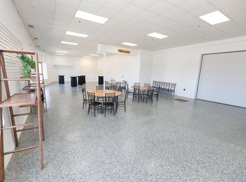 More Photos Of 1213 Broadway St, Alexandria General Retail For Sale