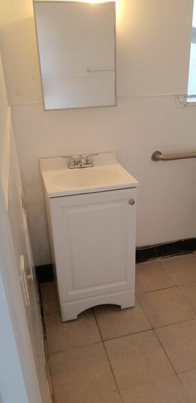 More Photos Of 1218-1224 Long Beach Blvd, Long Beach Storefront Retail Residential For Lease