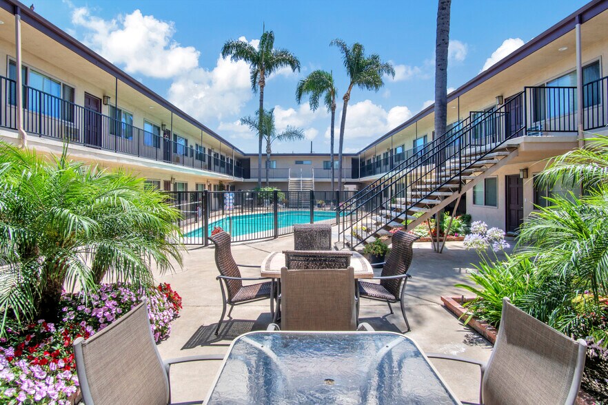 More Photos Of 415 E 2nd St, Tustin Apartments For Sale