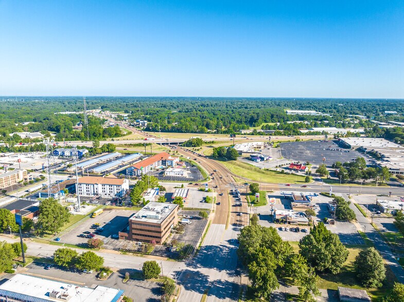 More Photos Of 1288 Sycamore View Rd, Memphis Medical For Sale