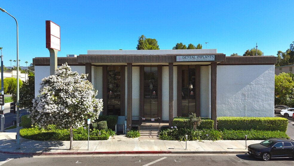 More Photos Of 19900 Ventura Blvd, Woodland Hills Office For Lease