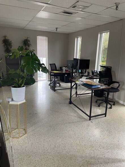 More Photos Of 6818-6824 S Manhattan Ave, Tampa Industrial For Lease