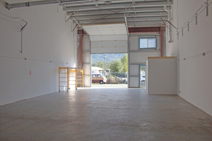 More Photos Of 7341 Industrial Way, Pemberton Distribution For Lease