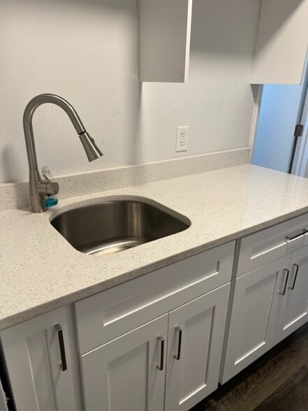 More Photos Of 6010 Wall St, Port Richey Warehouse For Sale