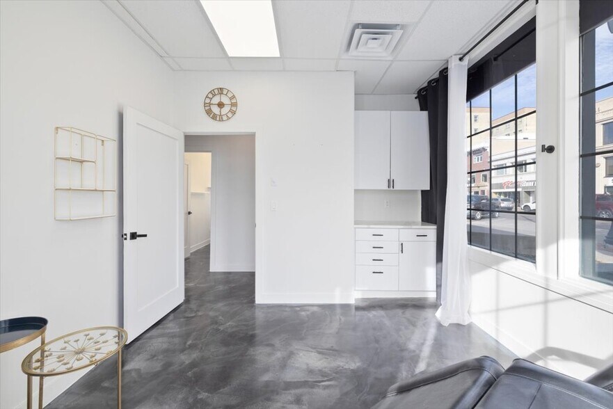 More Photos Of 204 S Durbin St, Casper Flex For Lease