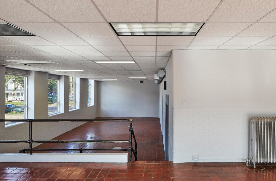 More Photos Of 2720-2728 S Lyndale Ave, Minneapolis Freestanding For Sale