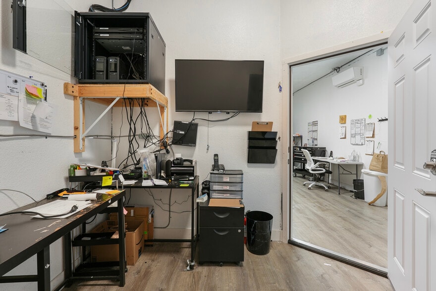 More Photos Of 7050 Martin Luther King Jr Blvd, Portland Freestanding For Lease