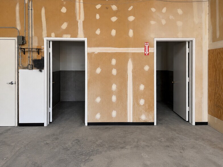 More Photos Of 34040 Date Palm Dr, Cathedral City Storefront Retail Office For Lease