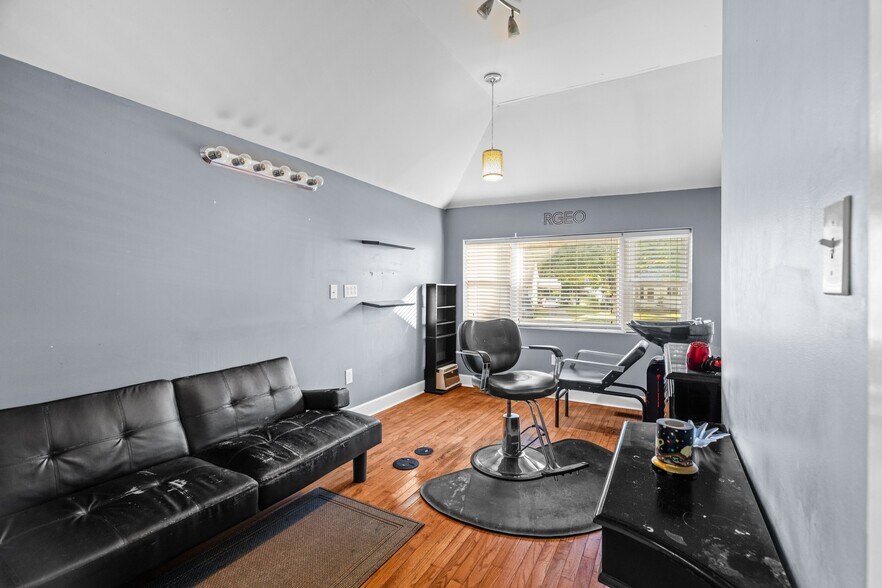 More Photos Of 316 Beech St, Morristown Office For Sale