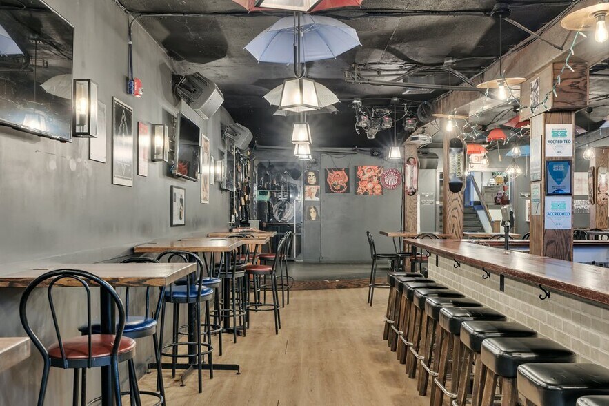 More Photos Of 10030 102nd St NW, Edmonton Bar For Sale