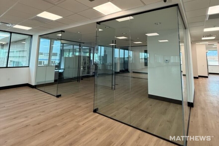 More Photos Of 15011 N 75th St, Scottsdale Office For Sale