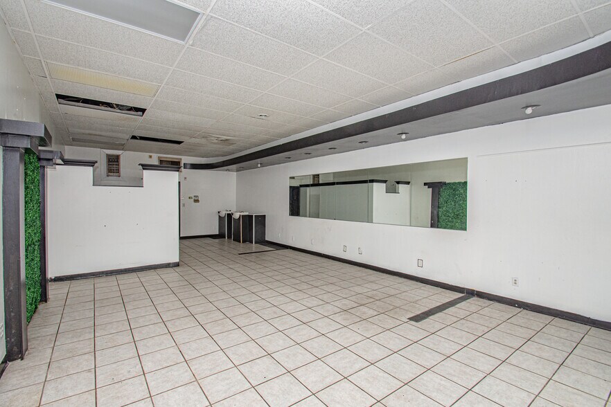 More Photos Of 2333 Catalpa Dr, Dayton Freestanding For Lease