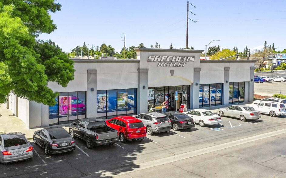 850 W Hammer Ln, Stockton, CA 95210 Retail