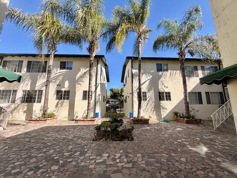 Primary Photo Of 4824-4832 Hazeltine Ave, Sherman Oaks Apartments For Sale