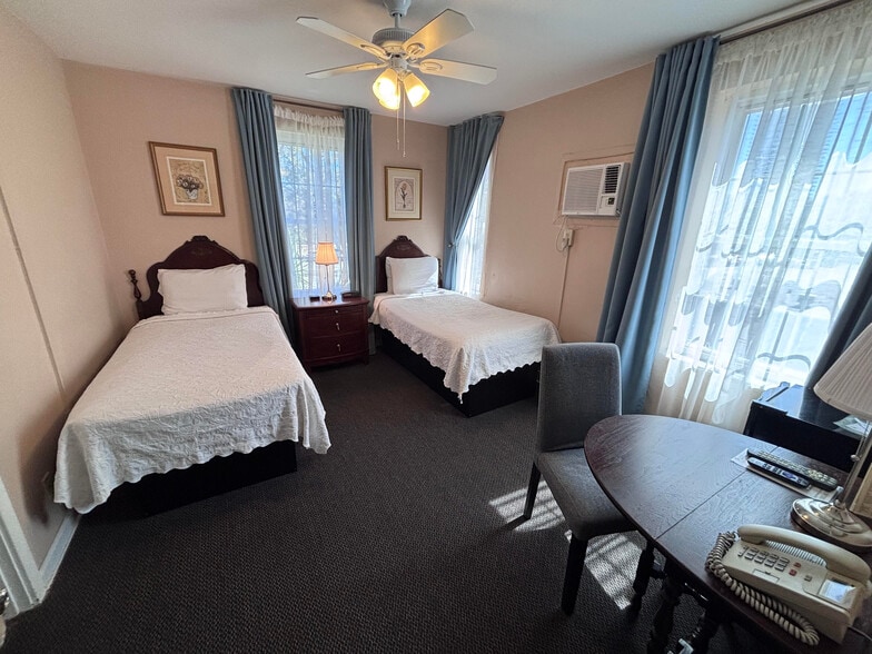 More Photos Of 342 3rd Ave N, Saint Petersburg Hotel For Sale