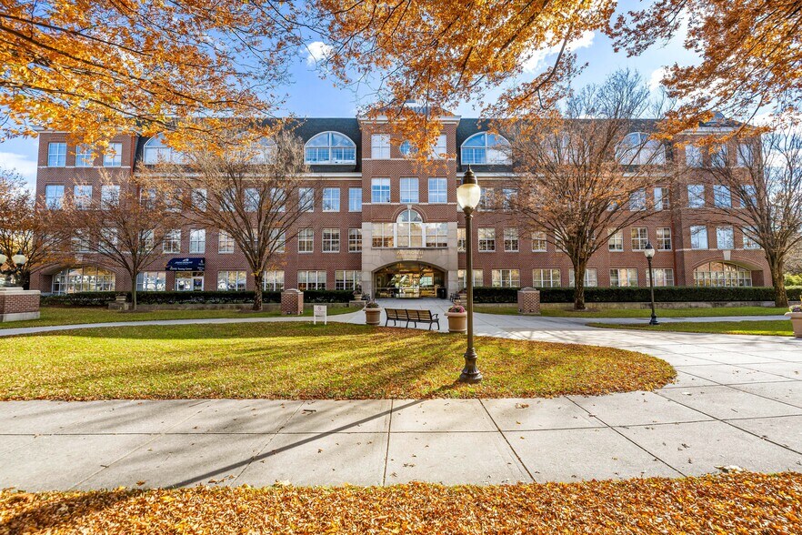 More Photos Of 10753 Falls Rd, Lutherville Office For Sale