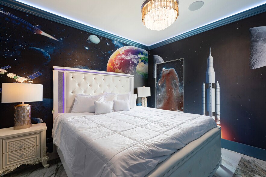 More Photos Of 1015 Fantasy Dr, Davenport Specialty For Sale