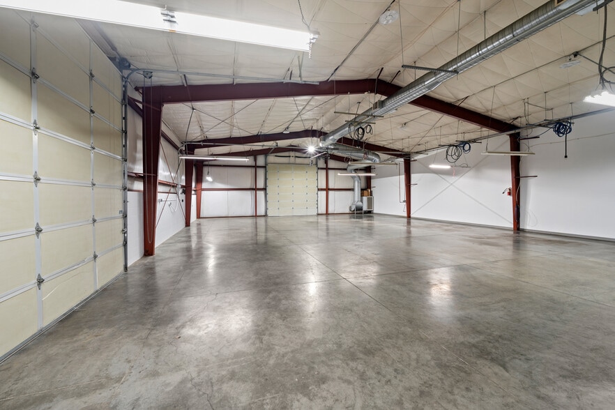 More Photos Of 13735 SW Galbreath Dr, Sherwood Warehouse For Lease