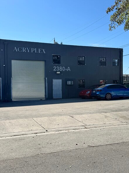 More Photos Of 2376-2380 NW 21st Ter, Miami Warehouse For Lease