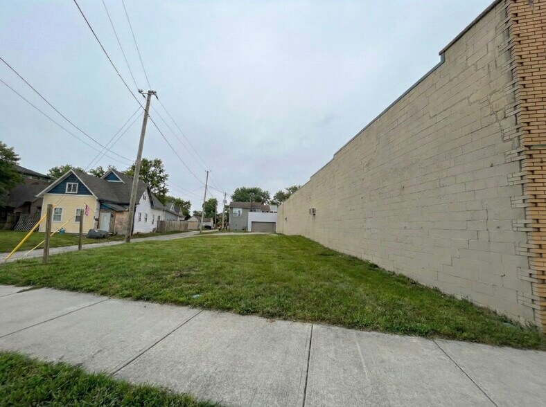 More Photos Of 1505 Southeastern Ave, Indianapolis Warehouse For Lease