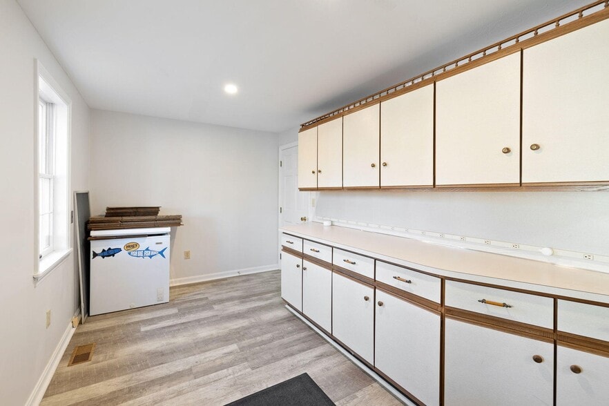 More Photos Of 15 Simpson Ln, Falmouth Office For Sale