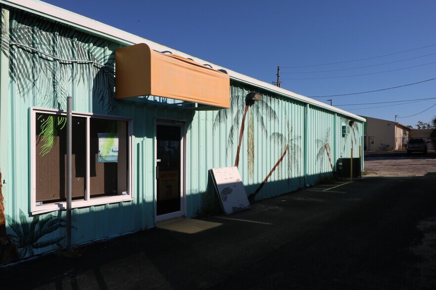 More Photos Of 2418 US Highway 19, Holiday General Retail For Lease