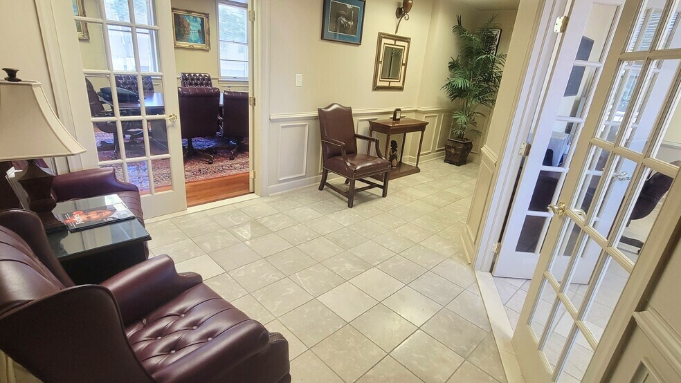 More Photos Of 12100-12128 Heritage Park Cir, Silver Spring Medical For Lease