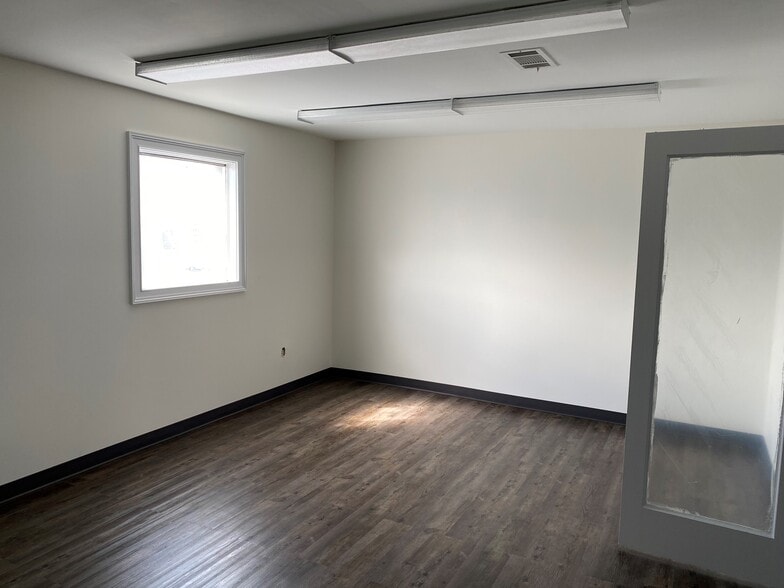 More Photos Of 951 Carl Vinson Pky, Centerville Office For Lease