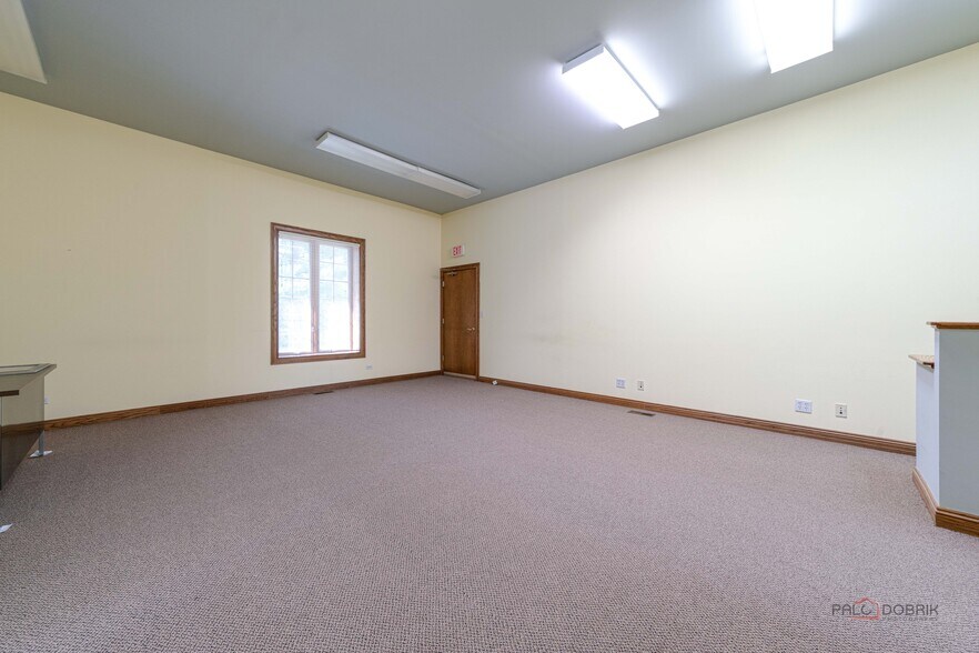 More Photos Of 1017-1019 W Park Ave, Libertyville Medical For Sale