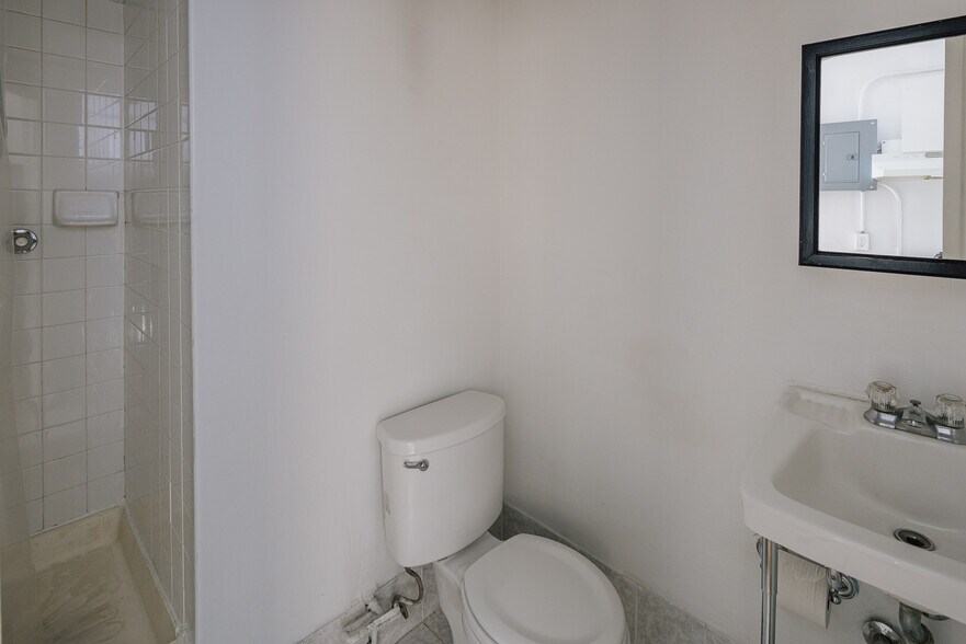 More Photos Of 414 W 42nd St, New York Apartments For Sale