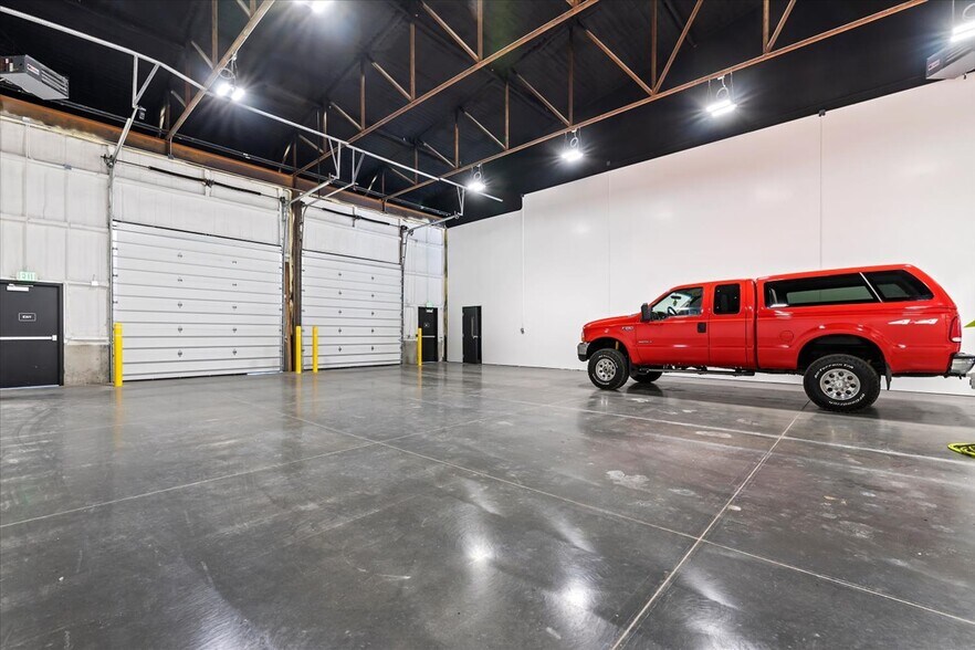 More Photos Of 2945 Badger Dr, Nampa Flex For Lease