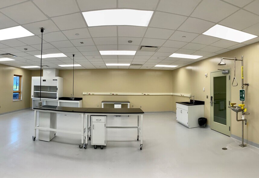 More Photos Of 340 W State St, Athens Flex For Lease